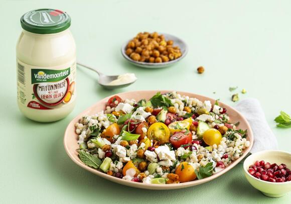 Salade de couscous perlé aux herbes et noix